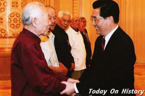 2005年9月3日胡锦涛颁发抗日战争胜利60周年纪念章(2024-9-3已更新)