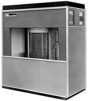 1956年9月13日IBM研发成功世界上首个电脑磁盘存储设备(2024-9-13已更新)