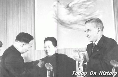 1951年9月18日宋庆龄接受“加强国际和平”斯大林国际奖金(2024-9-18已更新)